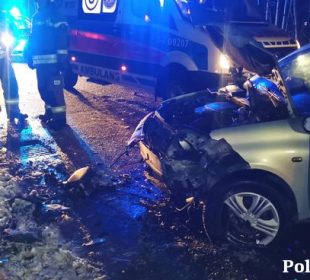 Nietrzeźwa kierująca wjechała w murek ogrodzeniowy