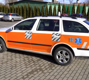 Włoskie organizacje przekazały ambulans przychodni w Starej Kamienicy