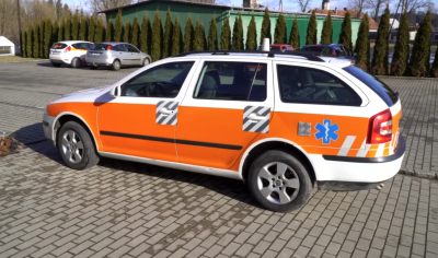 Włoskie organizacje przekazały ambulans przychodni w Starej Kamienicy