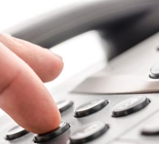 Działa już infolinia dla uchodźców