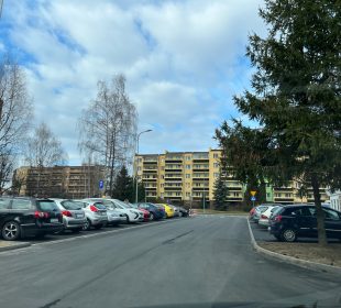 Koniec przebudowy chodników i miejsc postojowych przy  Kiepury