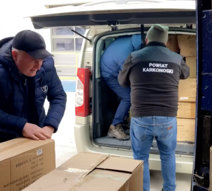 Przekazanie latarek dla ukraińskich żołnierzy Przekazanie latarek dla ukraińskich żołnierzy