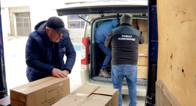 Przekazanie latarek dla ukraińskich żołnierzy