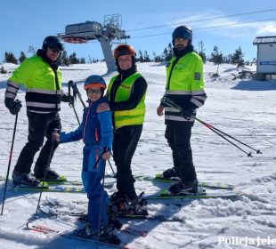 Wspólny patrol jeleniogórskich policjantów i policjantów z Czech w Szklarskiej Porębie po raz ostatni w tym sezonie