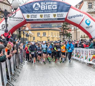 X Półmaraton Jeleniogórski w słońcu i w śniegu