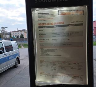 Pokłócił się z dziewczyną, a złość wyładował na rozkładzie jazdy Pokłócił się z dziewczyną, a złość wyładował na rozkładzie jazdy