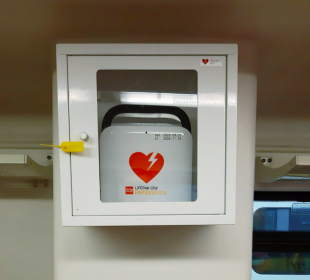 Koleje Dolnośląskie zostaną wyposażone w defibrylatory