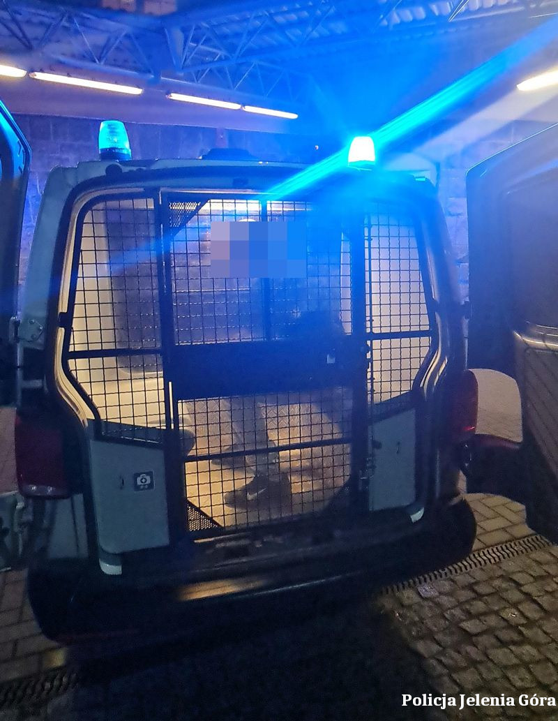 Odpowie za groźby karalne i uszkodzenie mienia