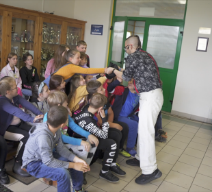 Gry, zabawy i pokaz magiczny