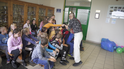 Gry, zabawy i pokaz magiczny