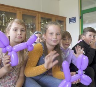 Gry, zabawy i pokaz magiczny