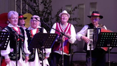 XIII Festiwal Zespołów Ludowych i Folklorystycznych XIII Festiwal Zespołów Ludowych i Folklorystycznych