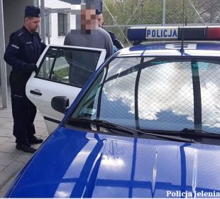 Podczas kontroli posłużył się podrobionymi dokumentami, kierował po alkoholu i bez uprawnień Podczas kontroli posłużył się podrobionymi dokumentami, kierował po alkoholu i bez uprawnień