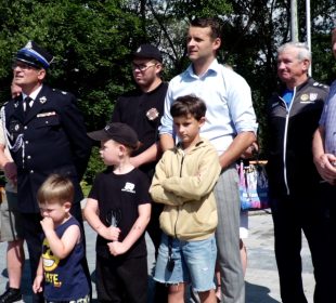 Skwer w Łomnicy  przy OSP wypiękniał