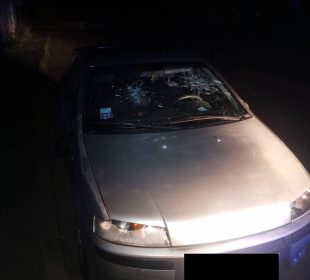 Nietrzeźwy zdemolował zaparkowany samochód- sam zadzwonił na Policję. Twierdził, że w aucie mężczyzna dopuszcza się przemocy wobec jego żony Nietrzeźwy zdemolował zaparkowany samochód- sam zadzwonił na Policję. Twierdził, że w aucie mężczyzna dopuszcza się przemocy wobec jego żony