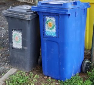 Ukradł pojemniki na śmieci, bo nie miał w czym przewieźć żwiru na swoją posesję Ukradł pojemniki na śmieci, bo nie miał w czym przewieźć żwiru na swoją posesję