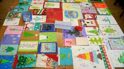 Wybierali najładniejsze kartki świąteczną w konkursie Aresztu Śledczego w Jeleniej Górze