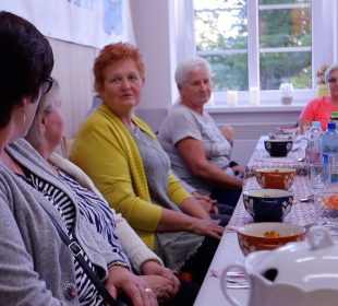 Dębowe Babki zorganizowały obiad dla seniorów