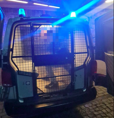 Nietrzeźwy mężczyzna uszkodził dwa zaparkowane samochody