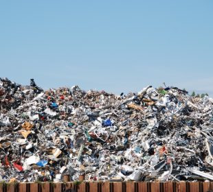 Odpadów coraz więcej. Śmieci produkowane przez Polaków ważą tyle co prawie 35 tysięcy Pendolino