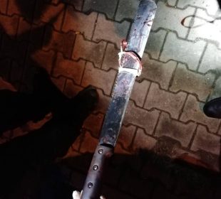 W sylwestrowy wieczór mężczyzna szedł z maczetą i zaczepiał przechodniów. Odpowie również za uszkodzenie mienia