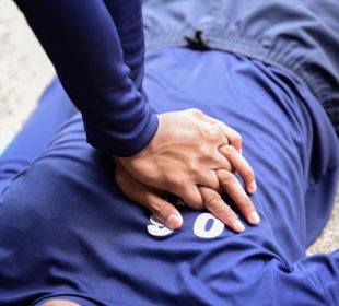 W Jeleniej Górze świadkowie zdarzenia pomogli uratować życie mężczyzny z zatrzymaniem akcji serca W Jeleniej Górze świadkowie zdarzenia pomogli uratować życie mężczyzny z zatrzymaniem akcji serca